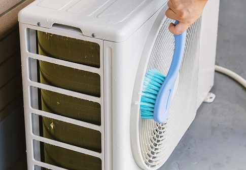 エアコンの室外機掃除のやり方「自分」と「プロ」で徹底比較！「流れ」「所要時間」「金額」や「具体的なやり方」等を解説お掃除・クリーニングの大百科「 エアコンクリーニングやり方編」イオンのエアコンクリーニング・カジタク