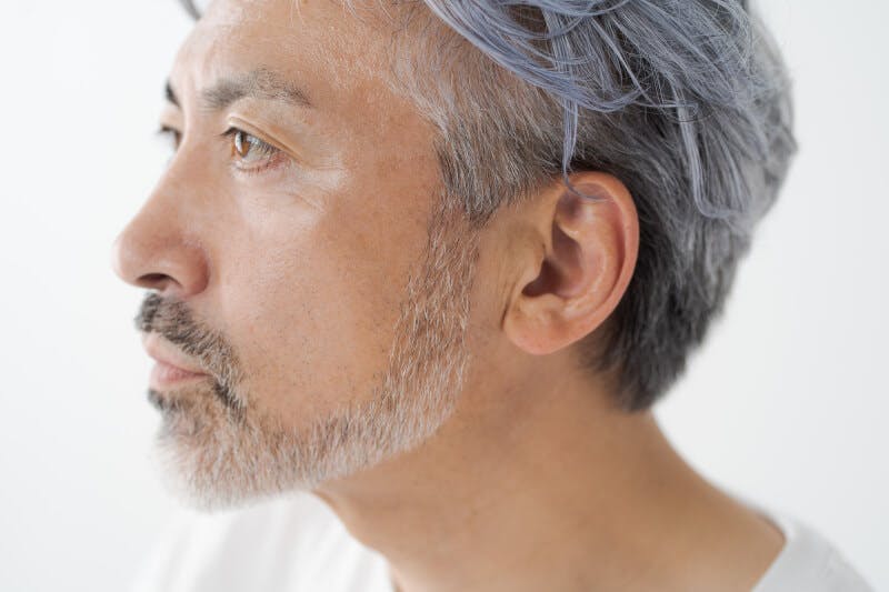 メンズの白髪 白髪混じり でも似合うおしゃれでかっこいい髪型２０選