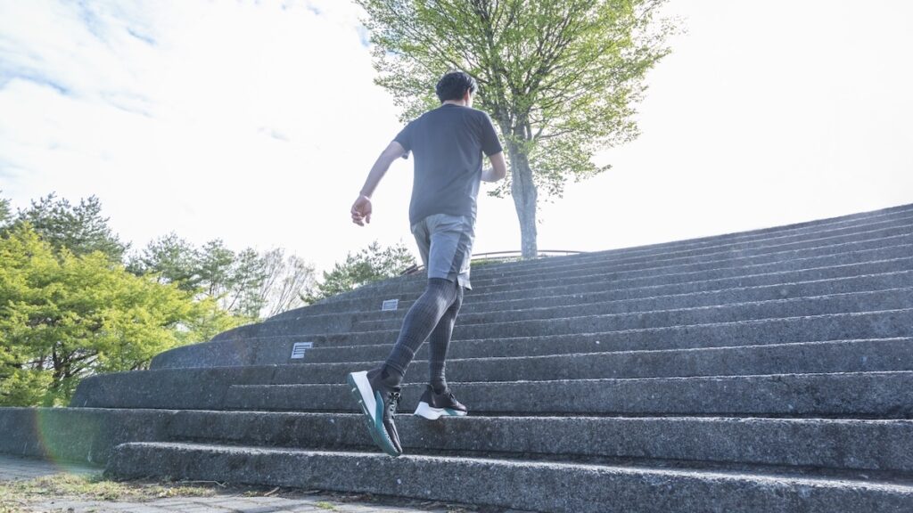 階段を上るときは〇〇するだけで疲れにくくなる 疲れ知らずの生活習慣