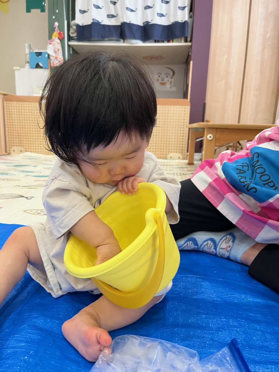 ひんやり冷たい氷遊び🧊 0歳児🦦- くじら小規模保育園
