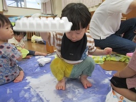 湊こども園からのお知らせ » Blog Archive » 氷あそび ０歳児