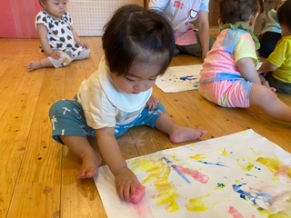 あか ０歳児 水遊び・氷遊び - おおわだ保育園 子どもたちの様子
