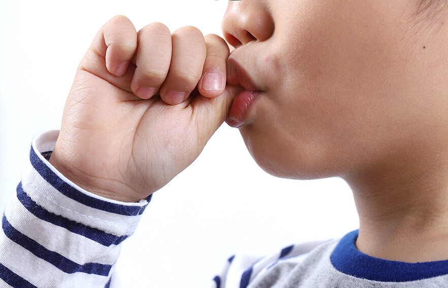 赤ちゃんはなぜ指しゃぶりをするの？いつまでにやめればいい？ - 高輪クリニックグループ東京都港区品川 内科 歯科