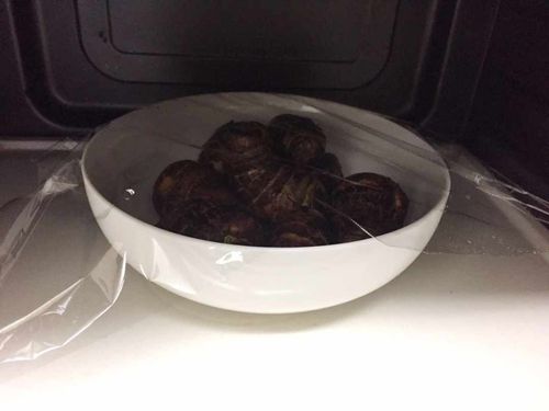 今までの苦労は一体 ？」里芋の皮は包丁ほとんど使わず簡単にむくことができます！サンキュ