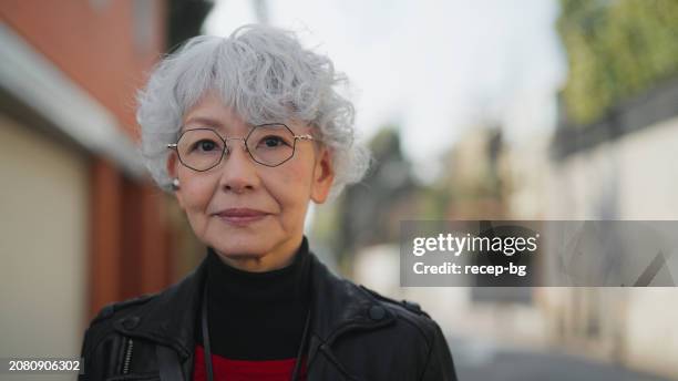 前開きベスト Vネック シニアファッション 婦人服 レディース 高齢者 ポケット付き 前開きボタン トップス レイヤード ノースリーブ アウターおばあちゃん 老人ホームで着る服 おしゃれなシニアファッション通販G&B