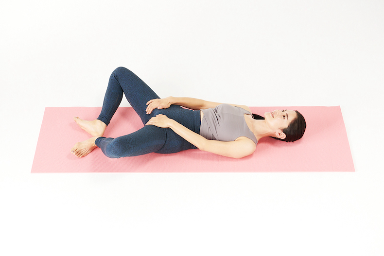 カエルのポーズ I ヨガマンドゥカサナ Iヨガのシーケンス、利点、バリエーション、サンスクリット語の発音Tummee.com