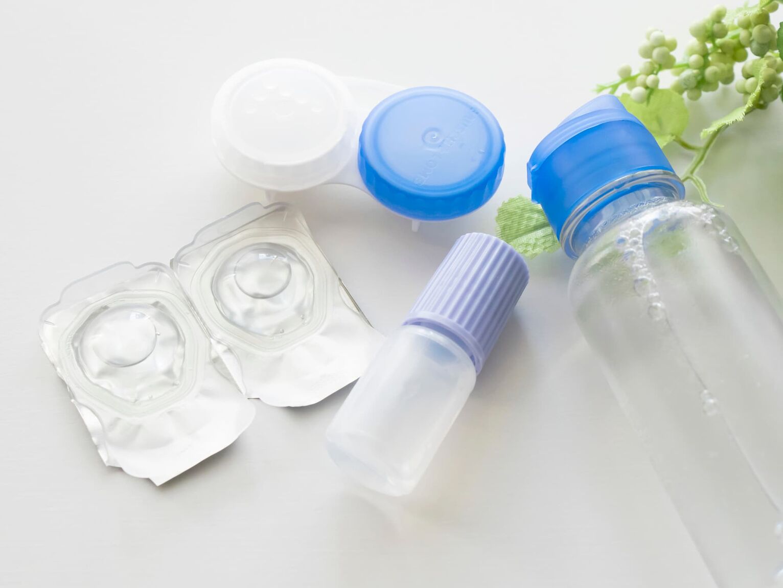 可愛い目薬をご紹介♡ Tearal この目薬、可愛いだけじゃなくて 3つの商品がそれぞれの悩みにアプローチしてくれるんです✨モイスチャーリッチセラム うるおいチャージモイスチャークリアセラム 充血ケアモイスチャーリフレッシュセラム スマホ・PCによる目の疲れに