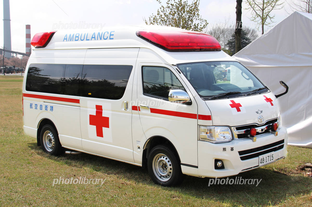 湘南鎌倉総合病院の病院救急車です。 カッコいいデザインですね