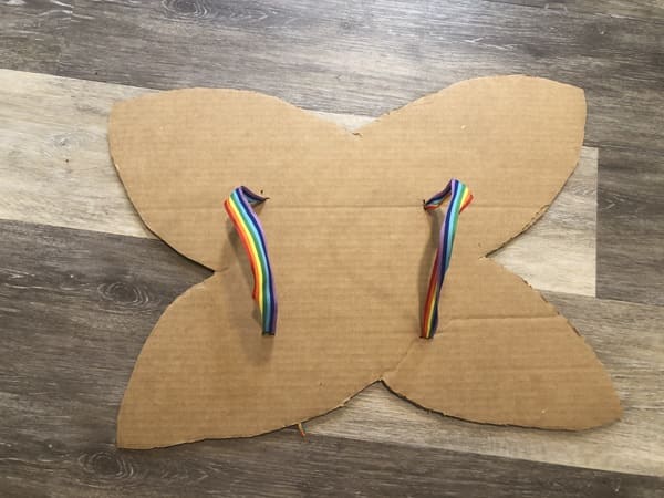 ふわふわの鳥の羽根 - 愛知県清須市 子供絵画工作教室 アトリエマッチばこ