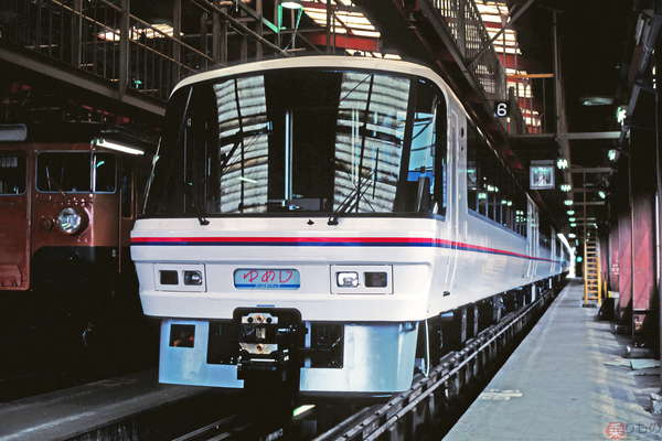 なぜ「レインボー」？ 客車と一緒にイメチェン！ド派手な国鉄機関車たち鉄道ホビダス