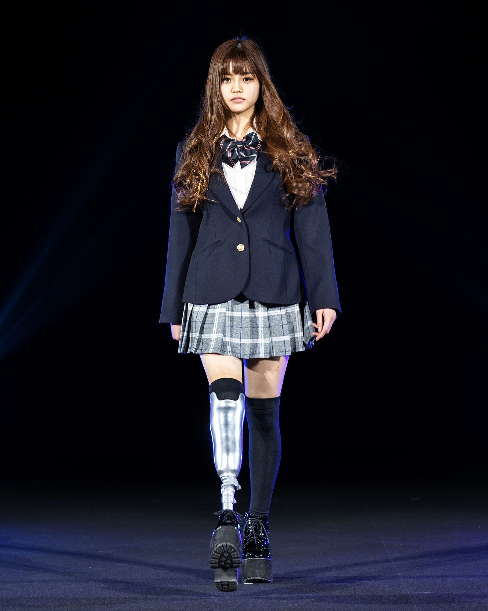 義足のランウェーモデル、海音さん「誰かを元気付けられたら」 : 読売新聞