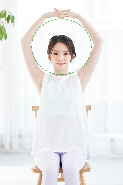 背中の後ろで手を組めないのはなぜ？原因と効果的なストレッチ3選 – SOELU ソエルMagazine