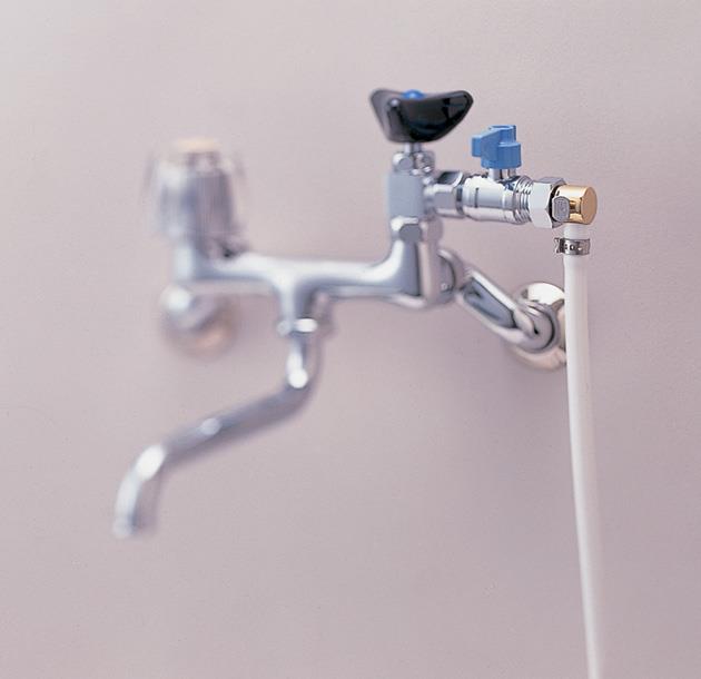 浄水蛇口 アクアタップiシャワー+日本製 浄水器 活性炭 ストレート シャワー 多重ろ過 浄水 水道蛇口 蛇口直結型 蛇口直結型浄水器