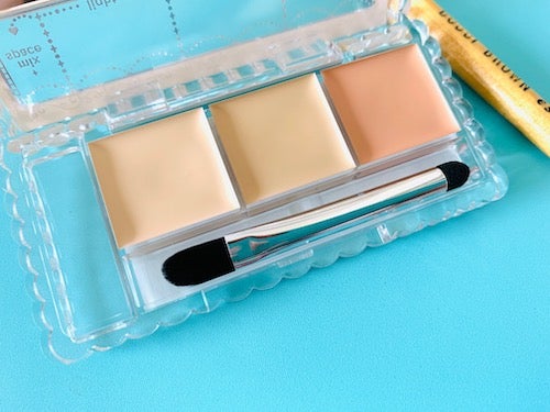 黒クマ、茶クマの隠し方を解説青クマ・黒クマ・茶クマ を隠すコンシーラー の基本の使い方。色の選び方がポイント 美容のきほん 美容メディアVOCE ヴォーチェ