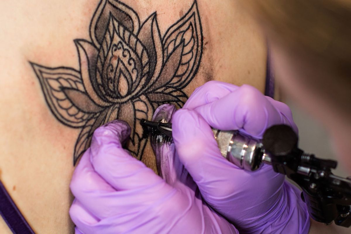 半端ないクラブ愛にジーコも感動！ ブラジルで仰天の“半身タトゥー”が話題にサッカーダイジェストWeb