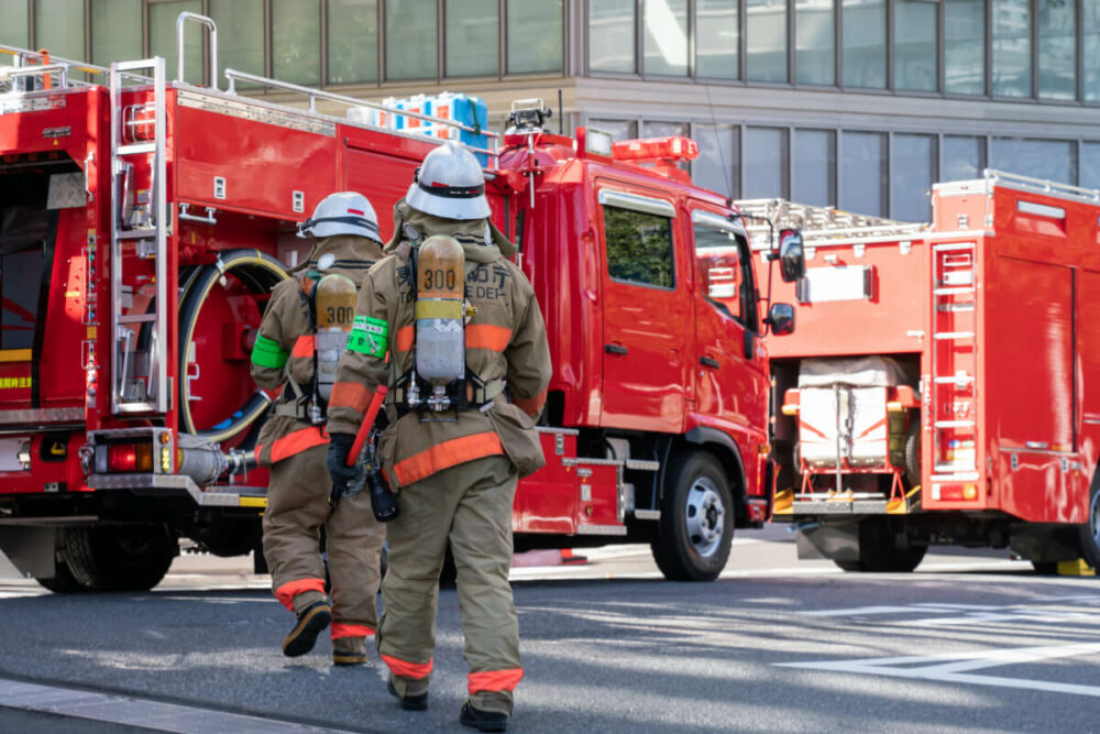指令内容によってサイレンの音を変える モーターサイレンと電子サイレンを使い分けて現場へ向かう！東京消防庁 救助車 消防車 化学車 指揮車 緊急走行集- YouTube