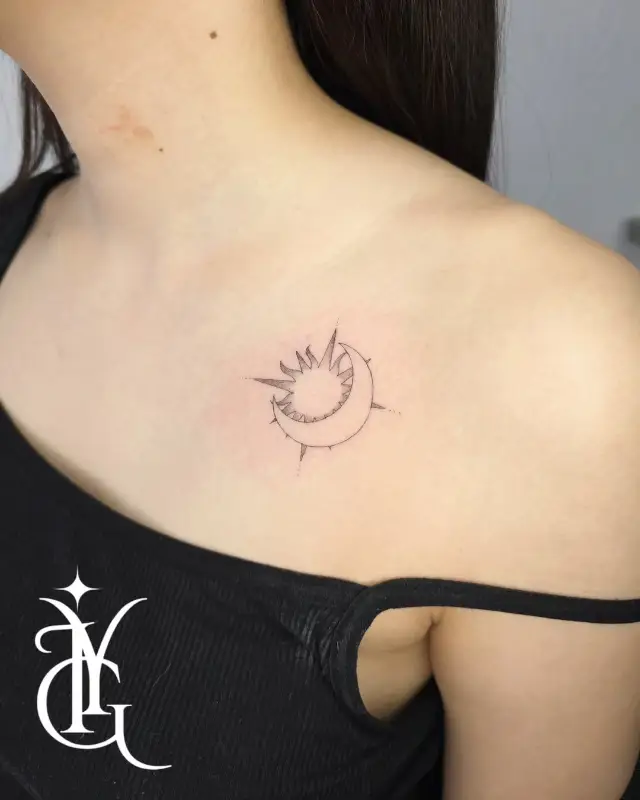 月タトゥー太陽タトゥーmoonandsuntattoo耳裏タトゥーbackofeartattooワンポイントタトゥーonepointtattootattoohoriisatattooartisttattooartirezumiirezumitattoojapanesestyietattootattoodesigntattooworkerstattoogirl刺青師彫