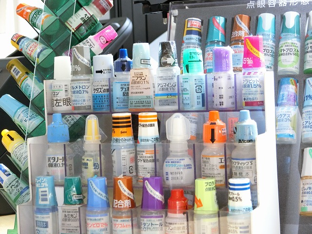 極小の一滴※💧でメイク崩れしにくい！🙌, ポーチにもぴったりのピンクの目薬できました🩷, ⁡, 🎀ロートリセグロウ🎀, 第3類医薬品, ⁡,※ 当社製品内で最も小さい一滴の目薬, ⁡, ⁡,ロート製薬ロートROHTO製薬会社医薬品アイケアロート目薬目薬はロートロートリセグロウリセグロウ疲れ目目の疲れコンタクト目薬お仕事女子働き女子