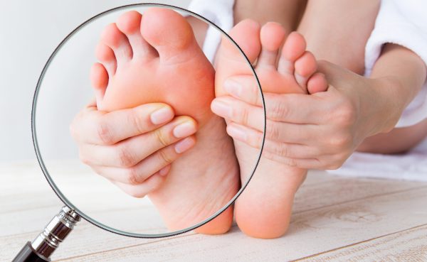 足裏の痛み「足底筋膜炎」「モートン病」はツボで解決ツボネット 鍼灸の症例が検索できるツボ辞典