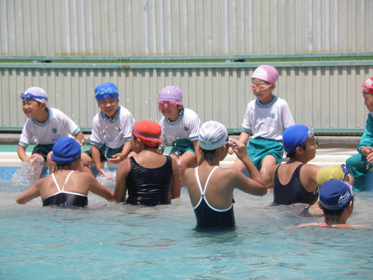 浮いて待とう、命守る「着衣泳」 長久手・南小で講習会：中日新聞Web