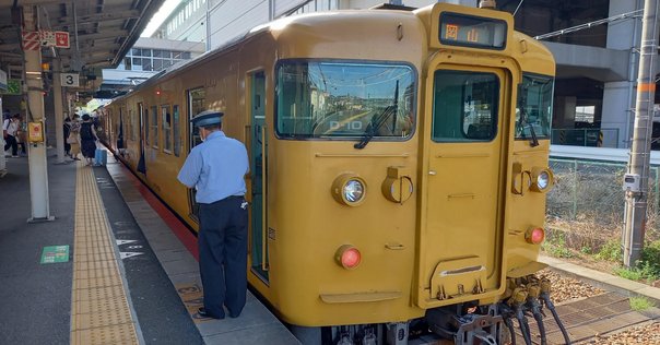 岡山エリアの新型車両227系 「黄色一色」脱却の理由をJR西日本に聞く 2 2ページ- 鉄道コム
