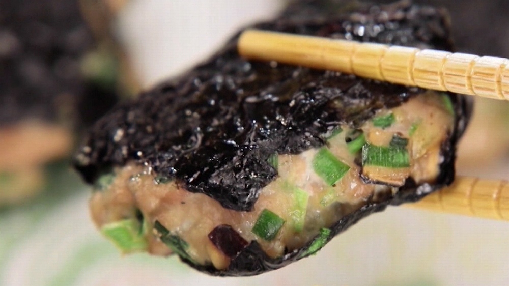 Wrapped in seaweedInfinite Shiso GyozaSuper healthy with chicken-YouTube