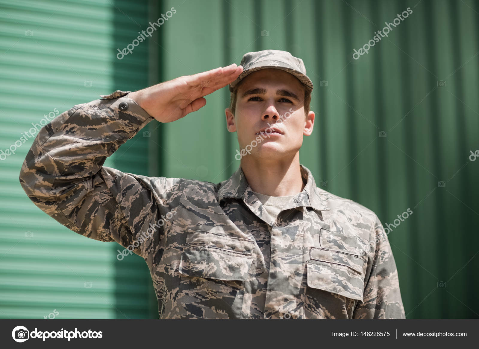 敬礼の写真素材写真素材なら「写真AC」無料 フリー ダウンロードOK