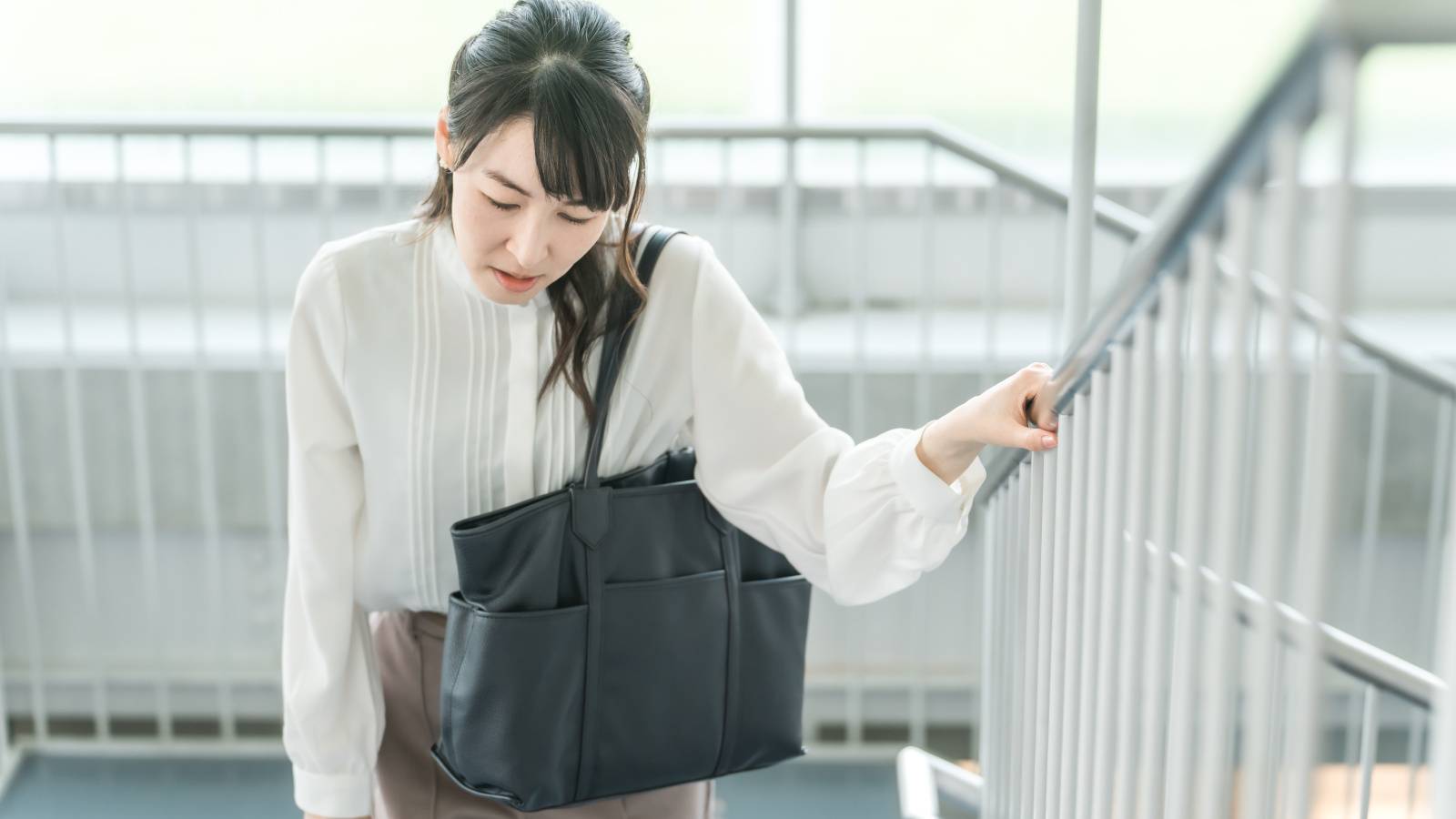 階段がきつい」下半身の筋肉が減少しているサインと対策法をご紹介