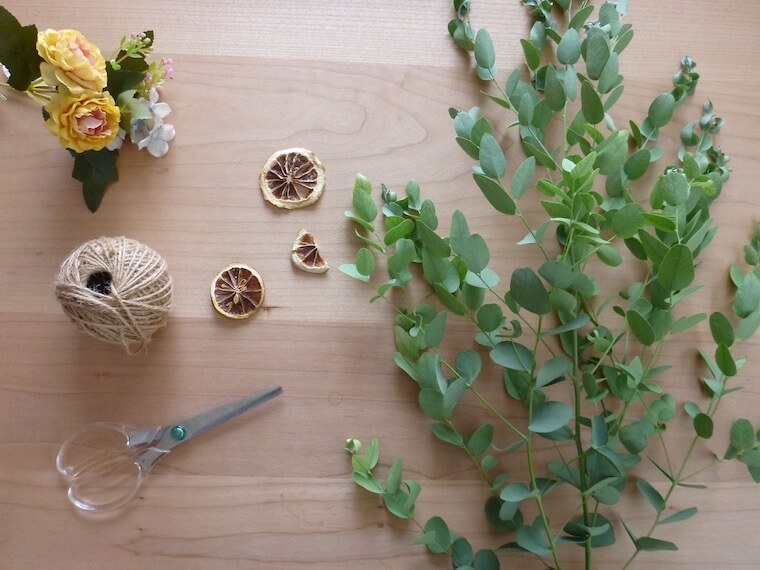 後は吊るして待つだけ。簡単ドライフラワーの作り方 2ページ目キナリノ