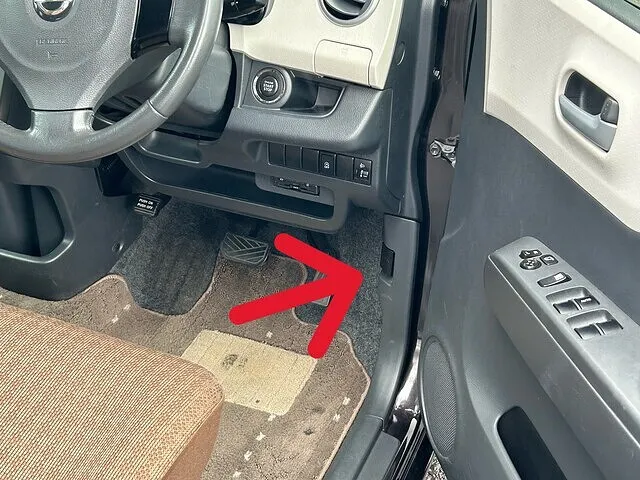 ミライースの給油口ダイハツ 初代ミライースを買いました 納車済み♪