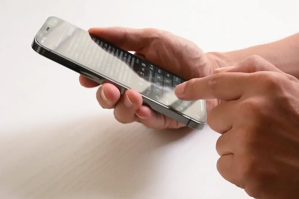 視覚障がい者専用のスマートフォンサービスを開始株式会社リモートアシストのプレスリリース