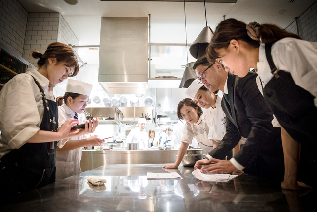 z78.女性の料理人、＋３点 人関連 無料画像 - QREON素材ノート