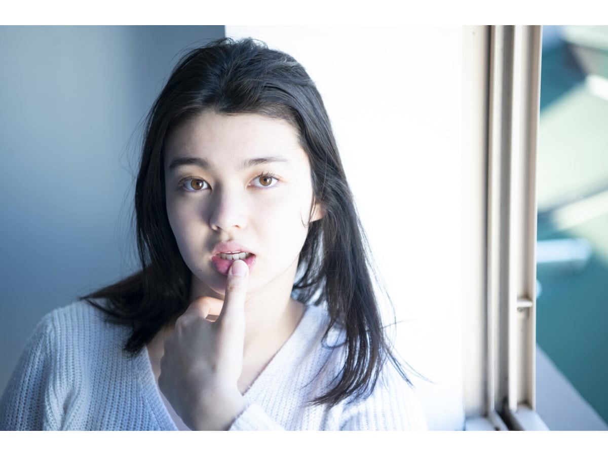 女子がやりがちな髪をさわるしぐさから深層心理が読み解けた!! - Peachy ピーチィ- ライブドアニュース