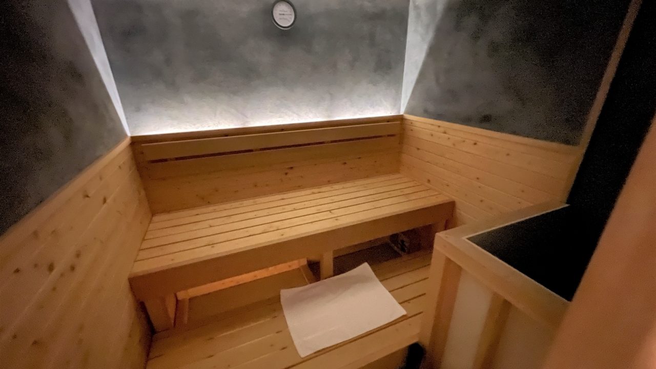 「ロウリュ ブラック-檜 ひのき 1人用・200V」湿度・温度を中-高温までお好み調整可能。 ロウリュ式本格サウナ・フィンランドサウナ・家庭用サウナ