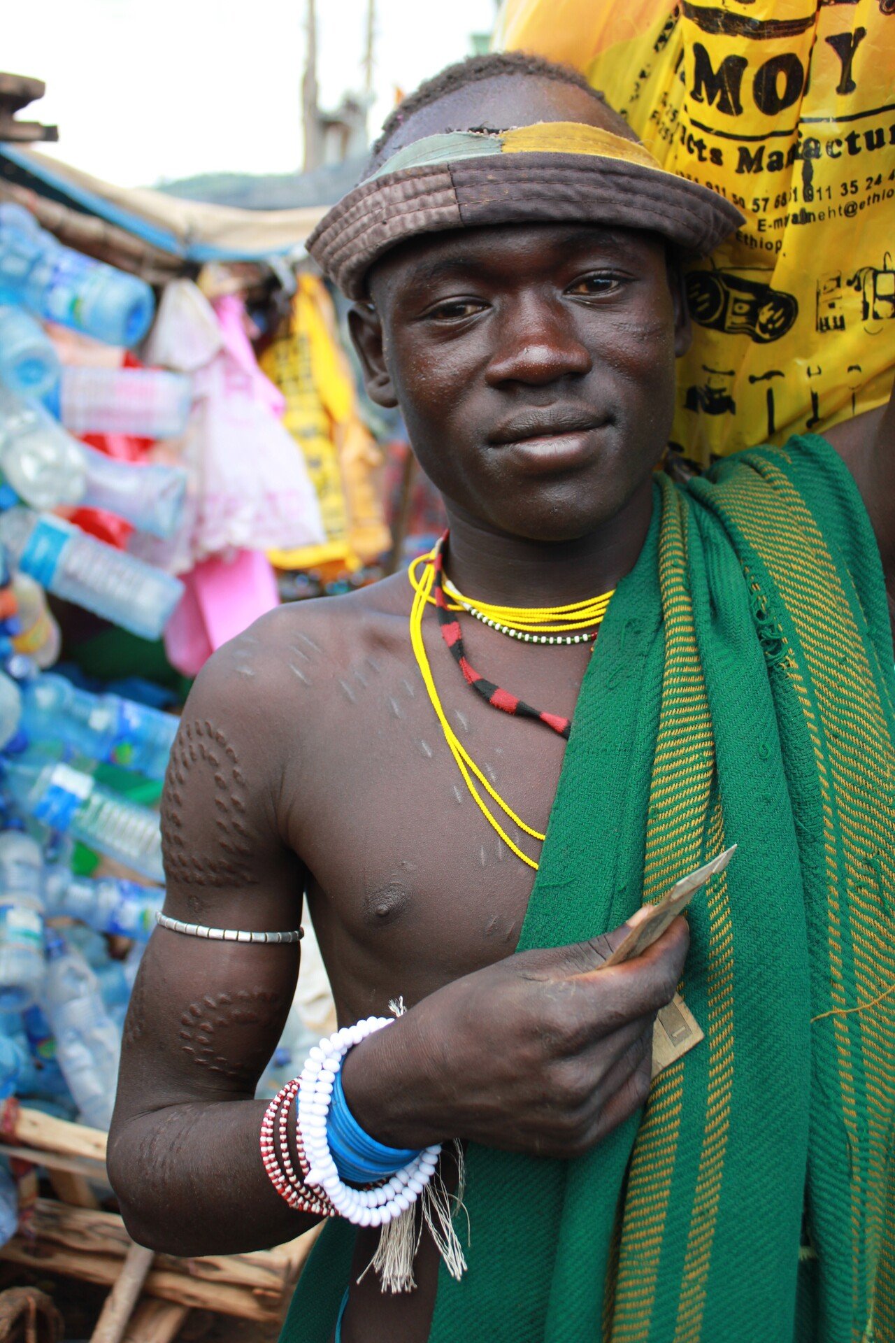 Pygmy with Body Scarification, D.R.CongoZaire , Central Africa1147978 の写真素材 - アフロ