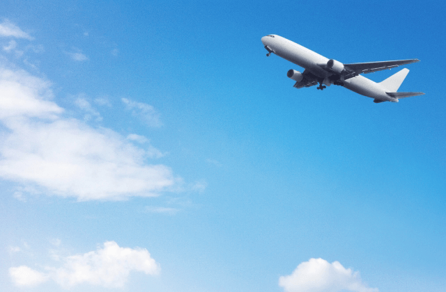 飛行機雲が伸びる条件って？ 上空の湿り気が関係するよ - 日本経済新聞