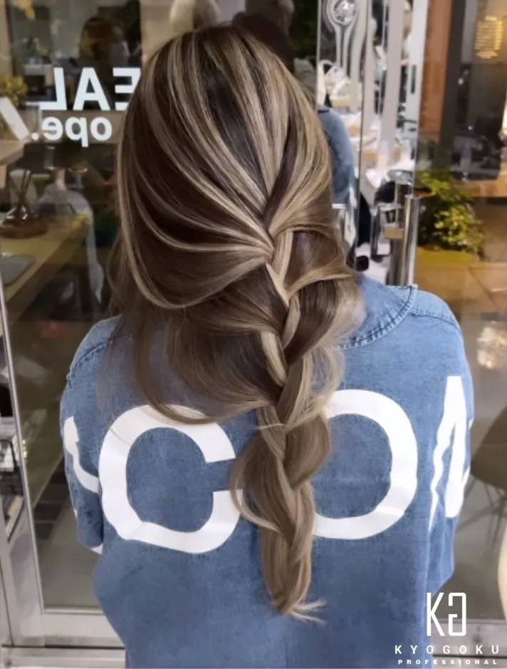 2025年春夏 人気のトレンドヘアカラー！自分に似合う髪色をみつけよう