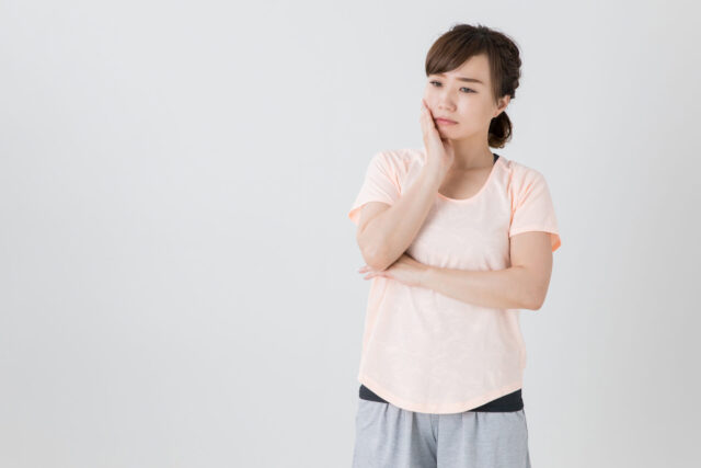 首の寝違えに効果的な4つのストレッチと行う際の注意点について解説 - 姿勢・肩こり・腰痛改善のバランスストレッチ