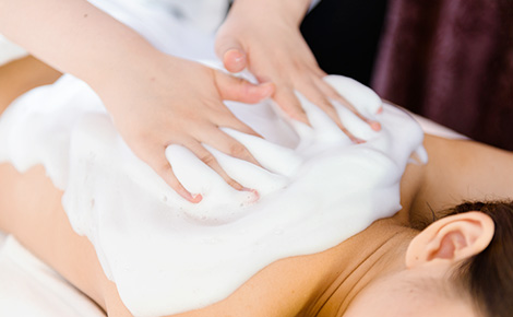 ドレスを綺麗に着こなすために！ブライダルエステ「背中ケア」の基礎知識結婚ラジオ結婚スタイルマガジン