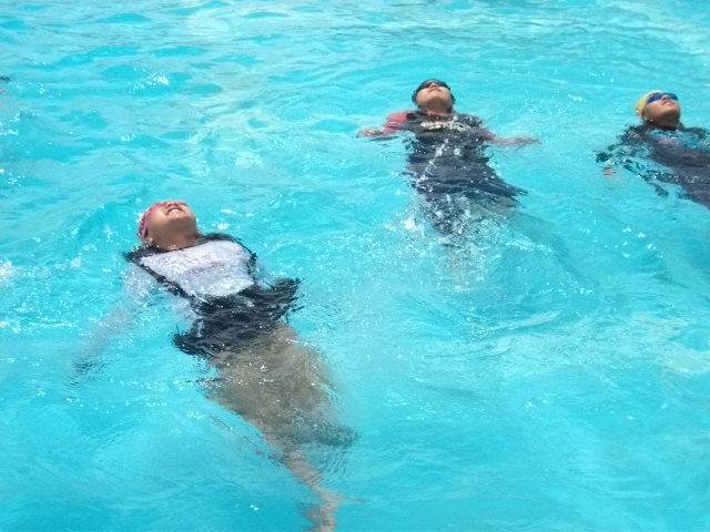 着衣泳志布志市立原田小学校