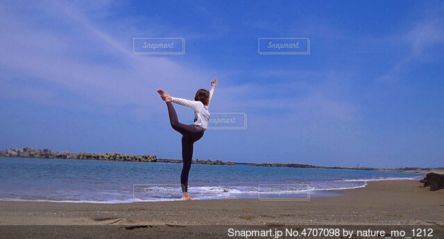 2023.10.26, 憧れでもあるポーズ🧘‍♀️,standingbowpose,立位で弓を引くポーズ,課題満載 問題✊,言葉通りに動いていくと自分の軸のなさに毎回気付かされます。, 体を倒していく所から背中を意識すると軸がぐらつき歪んでいき,蹴る事すらできなくなり崩壊な①セット目😩, ②セット目で蹴って蹴って手を前へ, 歪んでないか？で、また軸足がグラグラに ,