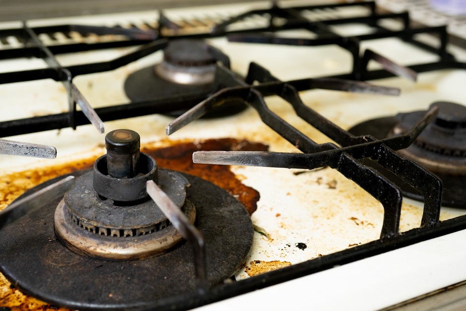 シミ抜き実験が意外すぎる結果に！ 「前処理＋洗濯」でラー油・しょうゆのシミは落ちるのか？ - 高品質・全国宅配 宅配クリーニング＆修理のデア