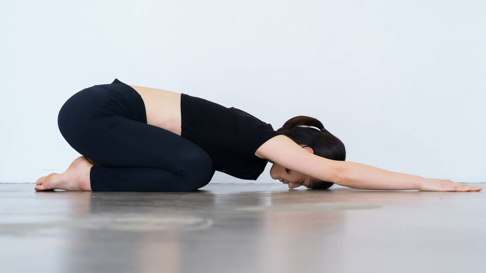 太ももの張りに！簡単にできる30秒ストレッチ4選を紹介カラダケア研究所MEDIAID Online – メディエイド 公式オンラインショップ