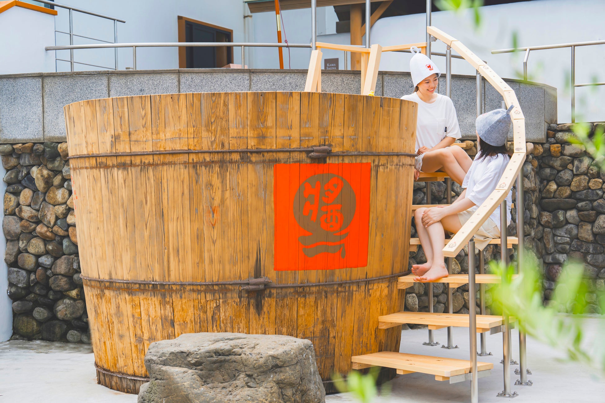 この日の外気温は10度以下！ サウナはこれがたまらないらしいです！ 📍馬曲温泉 @maguseonsen_@korkein_sauna_katsumax ※サウナは常設ではありません馬曲温泉秘湯温泉サウナテントサウナ長野県信州木島平信越自然郷めぐる木島平