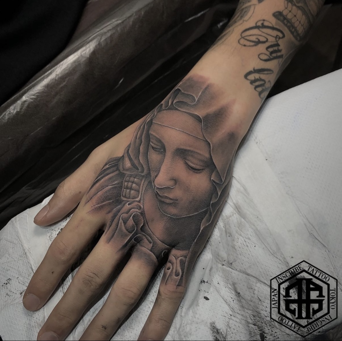 マリア様のタトゥー – Tifana Tattoo – 東京・渋谷のタトゥースタジオ