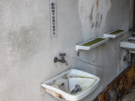 古い公衆トイレ、市内の公衆トイレの詳細の写真素材・画像素材 Image 120887569