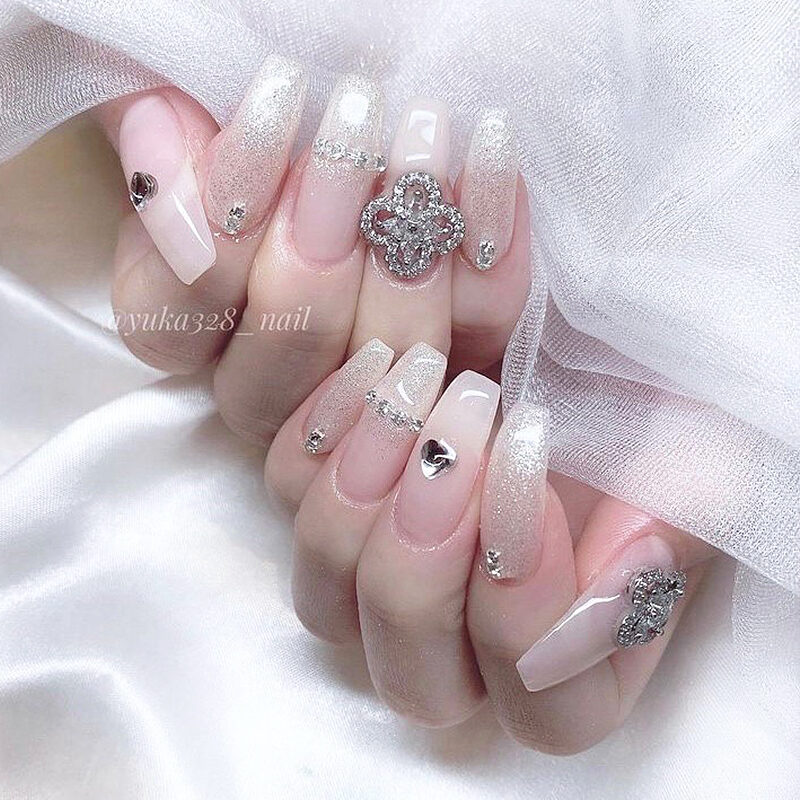 ホワイトネイル 純白のシアーホワイトにホワイトとシルバーのブログ東京都江戸川区のネイルならCLINCESS NAIL