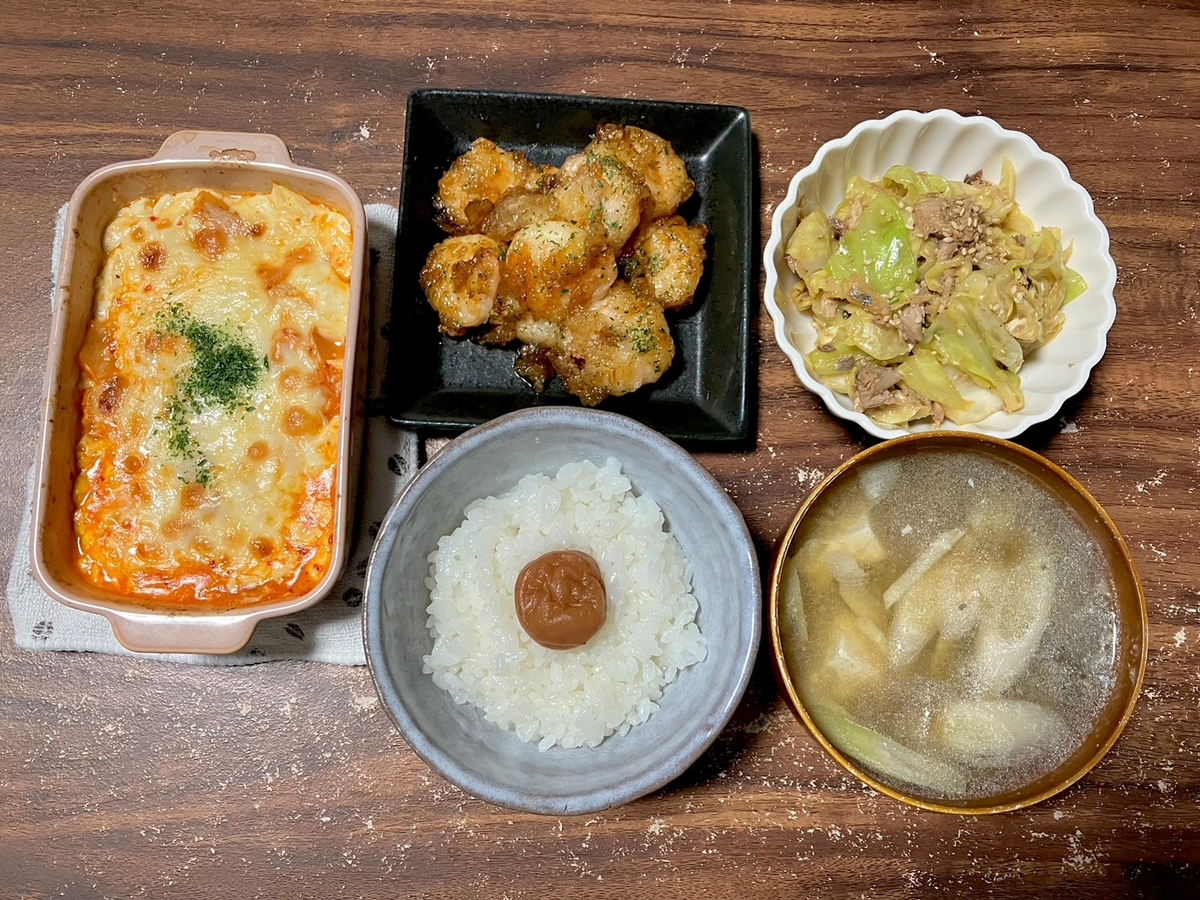 🌼 妊婦の献立・簡単レシピ 🌼 こんにちは。６月出産予定のまるです🐻‍❄️🌿 妊娠17週ごろの食事記録です📝𓂃𓂃𓂃𓂃𓂃𓂃𓂃𓂃𓂃𓂃 朝ごはん 𓂃𓂃𓂃𓂃𓂃𓂃𓂃𓂃𓂃𓂃 鉄分がとれるおかずおにぎり ・チュモッパ風・ウインナーチーズ ・しらすチーズ みそ汁 ヨーグルト＋冷凍