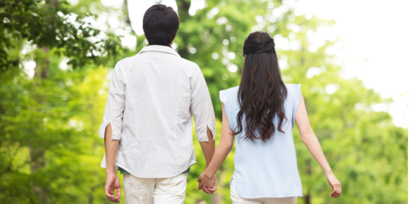 肩を抱き寄せる男性心理15選酔って肩を組む男は何目的？Cuty