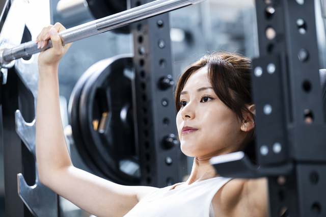 バーベルベンチプレスの種類とやり方女性ボディメイク＆ダイエット向きの大胸筋フリーウエイト筋トレアームレスリング器具・パワーリフティング用品・マズレンコ製作所日本正規輸入代理店